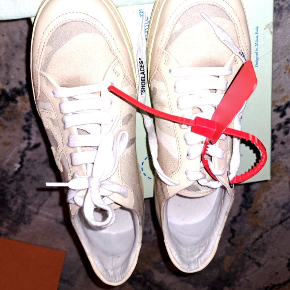 Sneaker